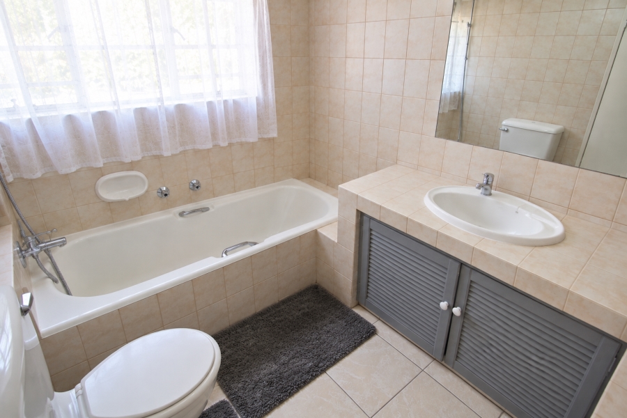 2 Bedroom Property for Sale in Bryanston Gauteng