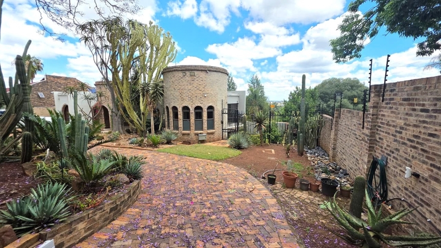 To Let 6 Bedroom Property for Rent in Waterkloof Ridge Gauteng