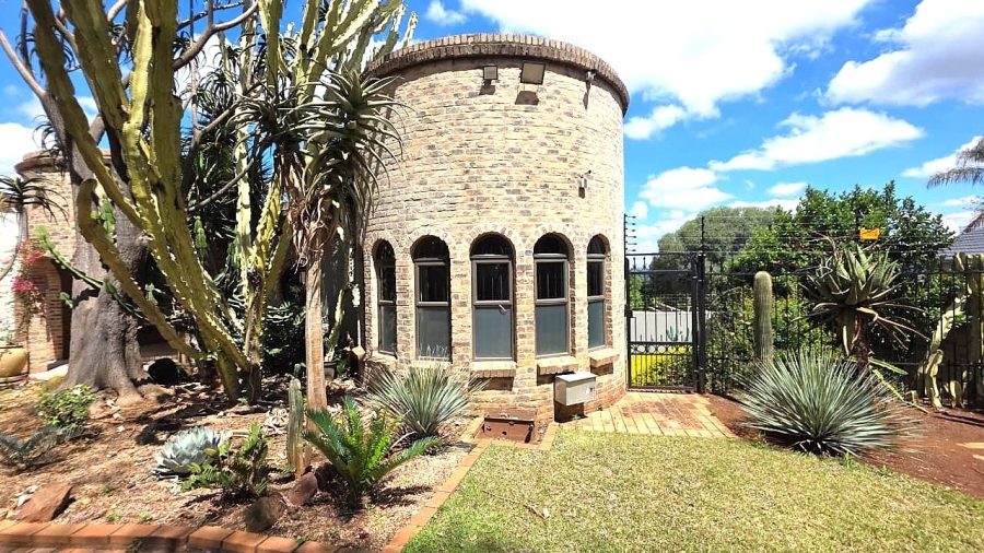 To Let 6 Bedroom Property for Rent in Waterkloof Ridge Gauteng