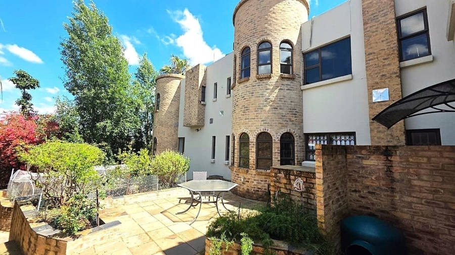 To Let 6 Bedroom Property for Rent in Waterkloof Ridge Gauteng