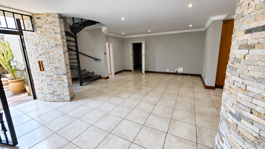 To Let 6 Bedroom Property for Rent in Waterkloof Ridge Gauteng