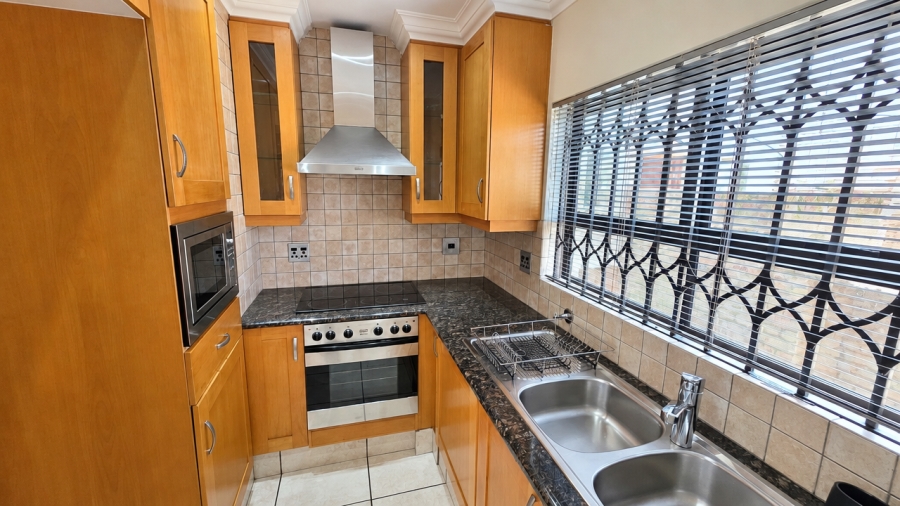 To Let 6 Bedroom Property for Rent in Waterkloof Ridge Gauteng