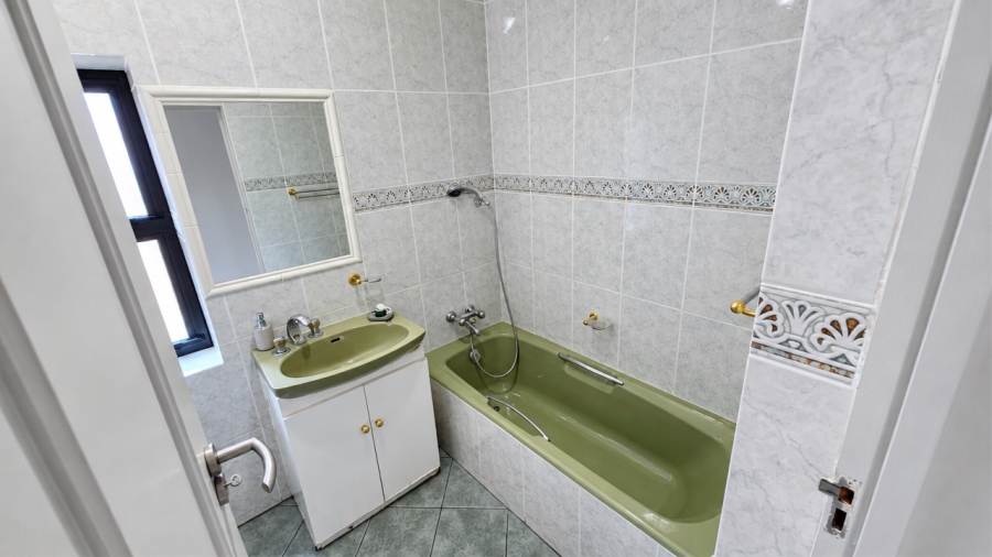 To Let 6 Bedroom Property for Rent in Waterkloof Ridge Gauteng