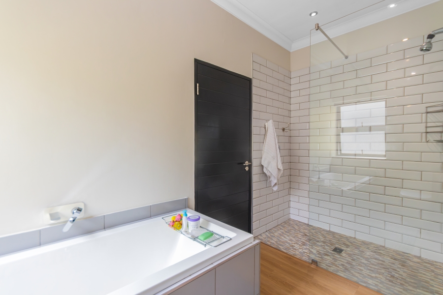 4 Bedroom Property for Sale in Copperleaf Estate Gauteng