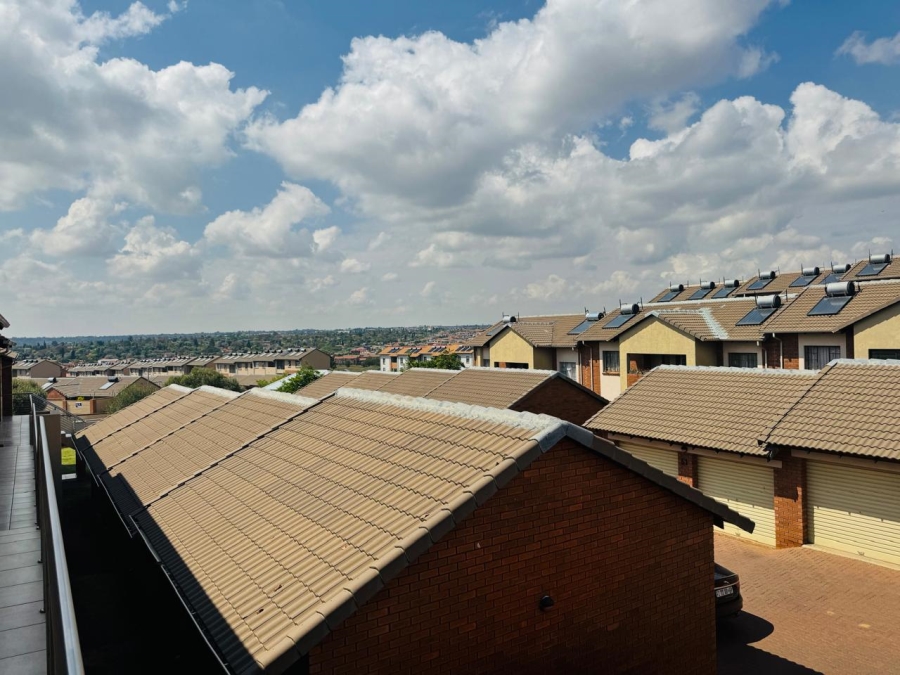 3 Bedroom Property for Sale in Noordwyk Gauteng
