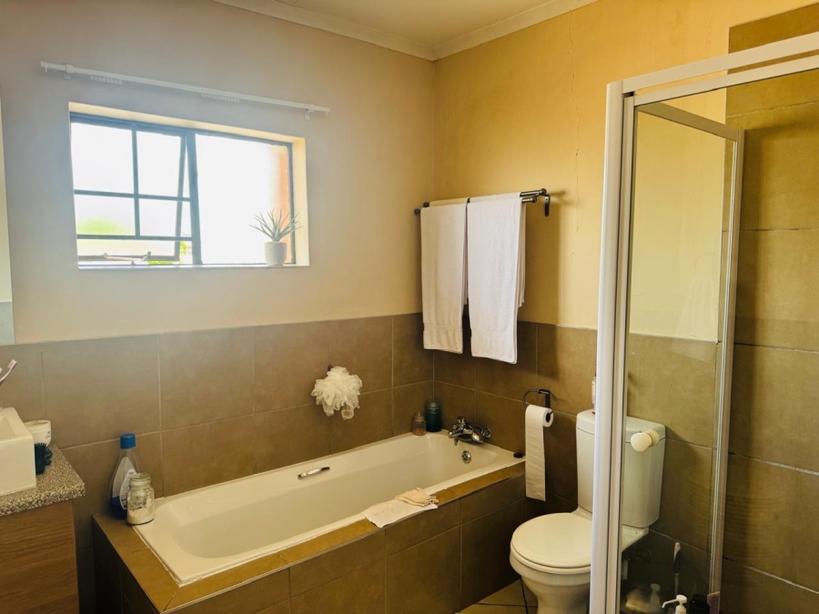 3 Bedroom Property for Sale in Noordwyk Gauteng