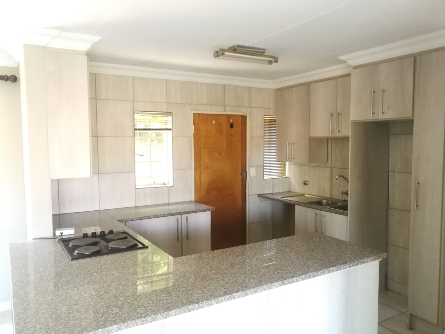To Let 2 Bedroom Property for Rent in Faerie Glen Gauteng