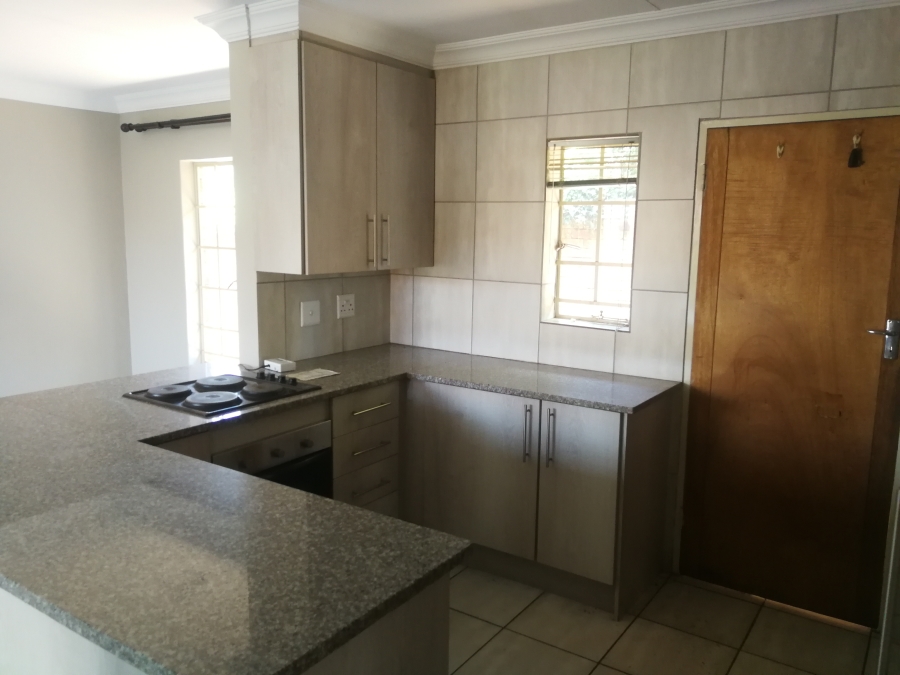 To Let 2 Bedroom Property for Rent in Faerie Glen Gauteng