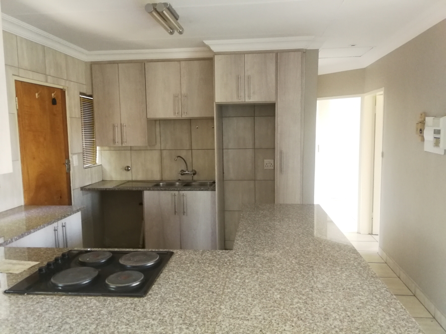 To Let 2 Bedroom Property for Rent in Faerie Glen Gauteng
