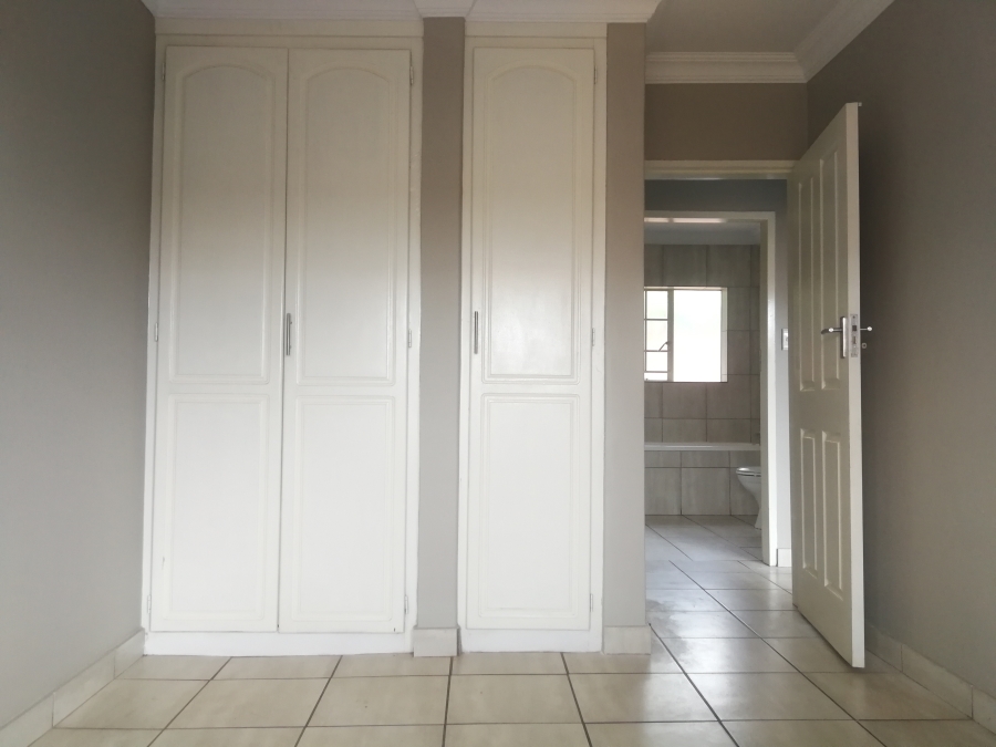 To Let 2 Bedroom Property for Rent in Faerie Glen Gauteng