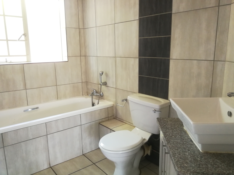 To Let 2 Bedroom Property for Rent in Faerie Glen Gauteng