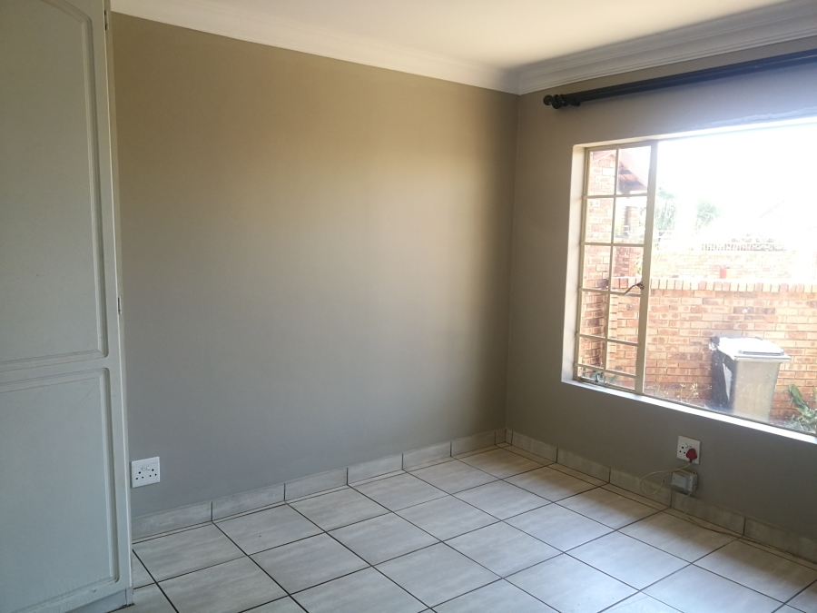 To Let 2 Bedroom Property for Rent in Faerie Glen Gauteng