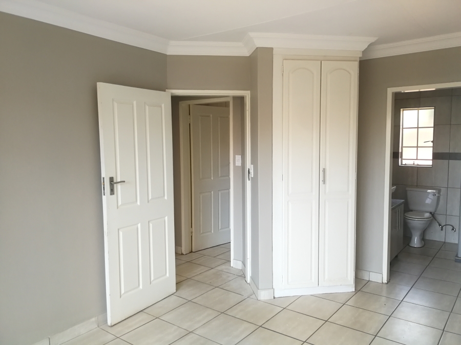 To Let 2 Bedroom Property for Rent in Faerie Glen Gauteng