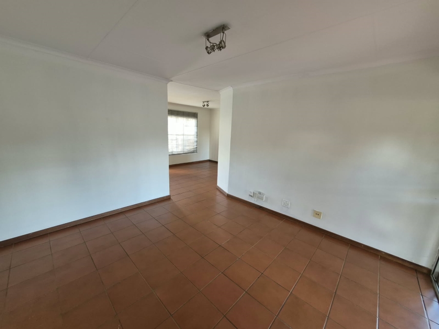 To Let 2 Bedroom Property for Rent in Faerie Glen Gauteng