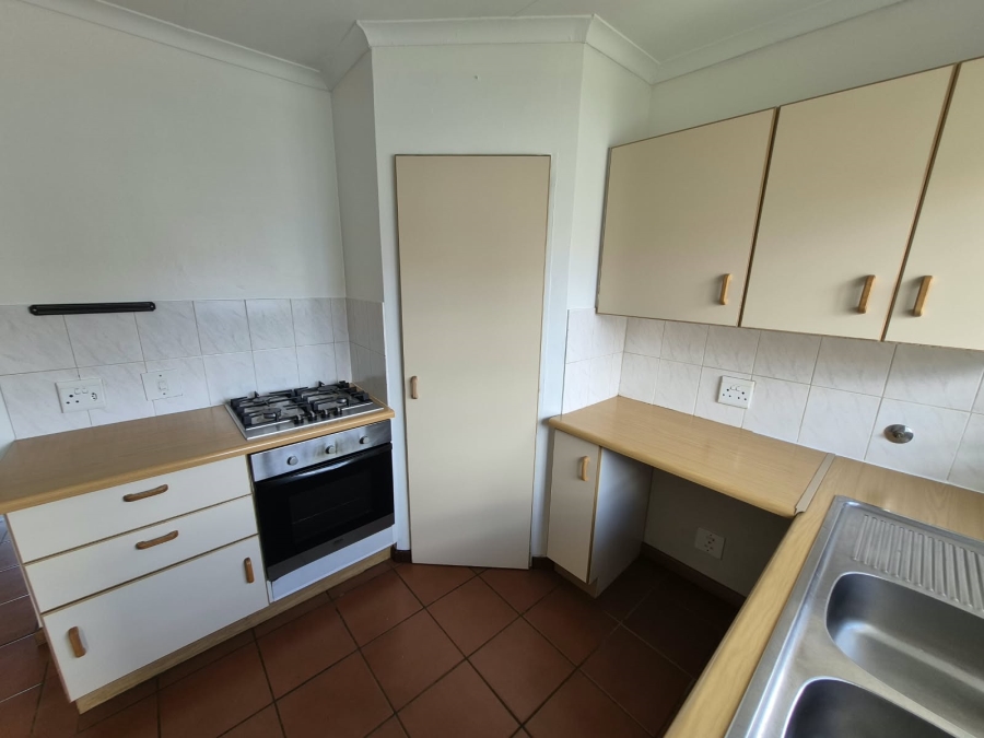 To Let 2 Bedroom Property for Rent in Faerie Glen Gauteng
