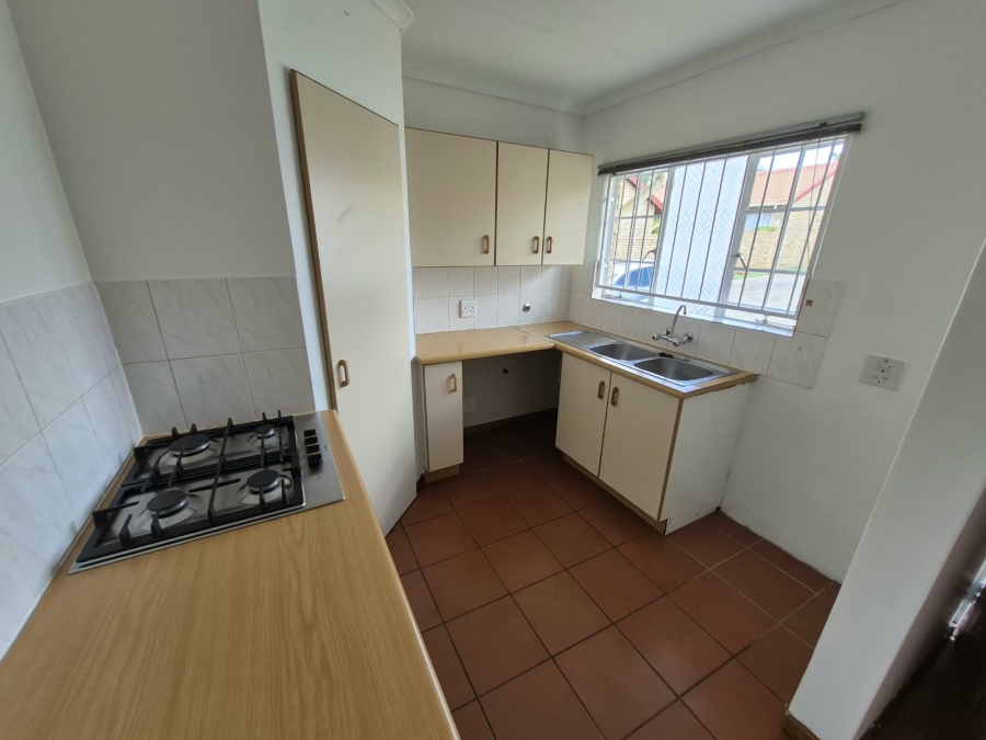 To Let 2 Bedroom Property for Rent in Faerie Glen Gauteng