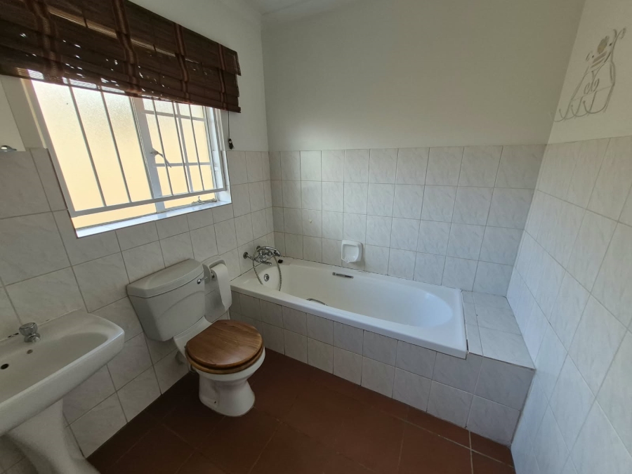 To Let 2 Bedroom Property for Rent in Faerie Glen Gauteng