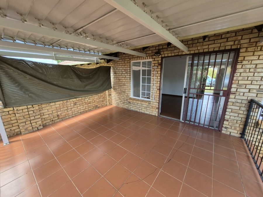 To Let 2 Bedroom Property for Rent in Faerie Glen Gauteng