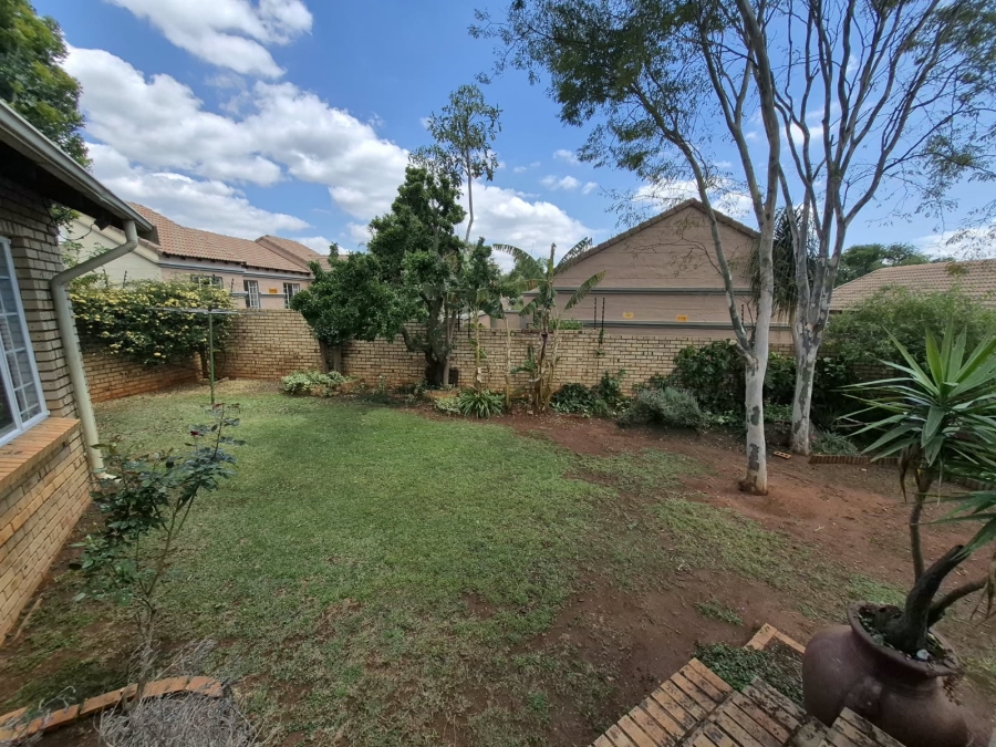 To Let 2 Bedroom Property for Rent in Faerie Glen Gauteng
