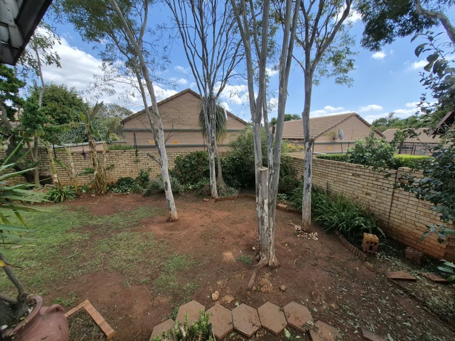 To Let 2 Bedroom Property for Rent in Faerie Glen Gauteng