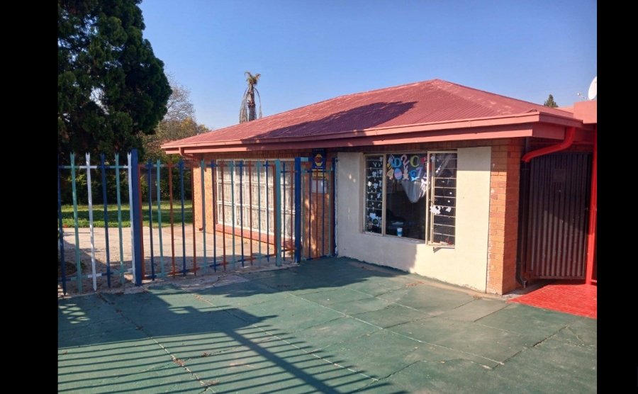 6 Bedroom Property for Sale in Danville Gauteng