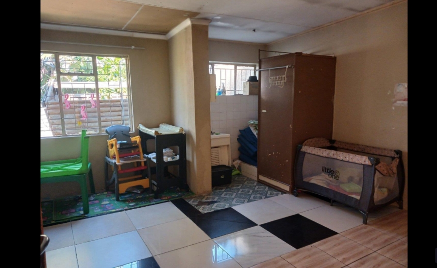 6 Bedroom Property for Sale in Danville Gauteng