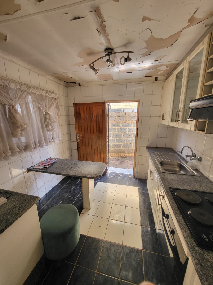 3 Bedroom Property for Sale in Protea North Gauteng