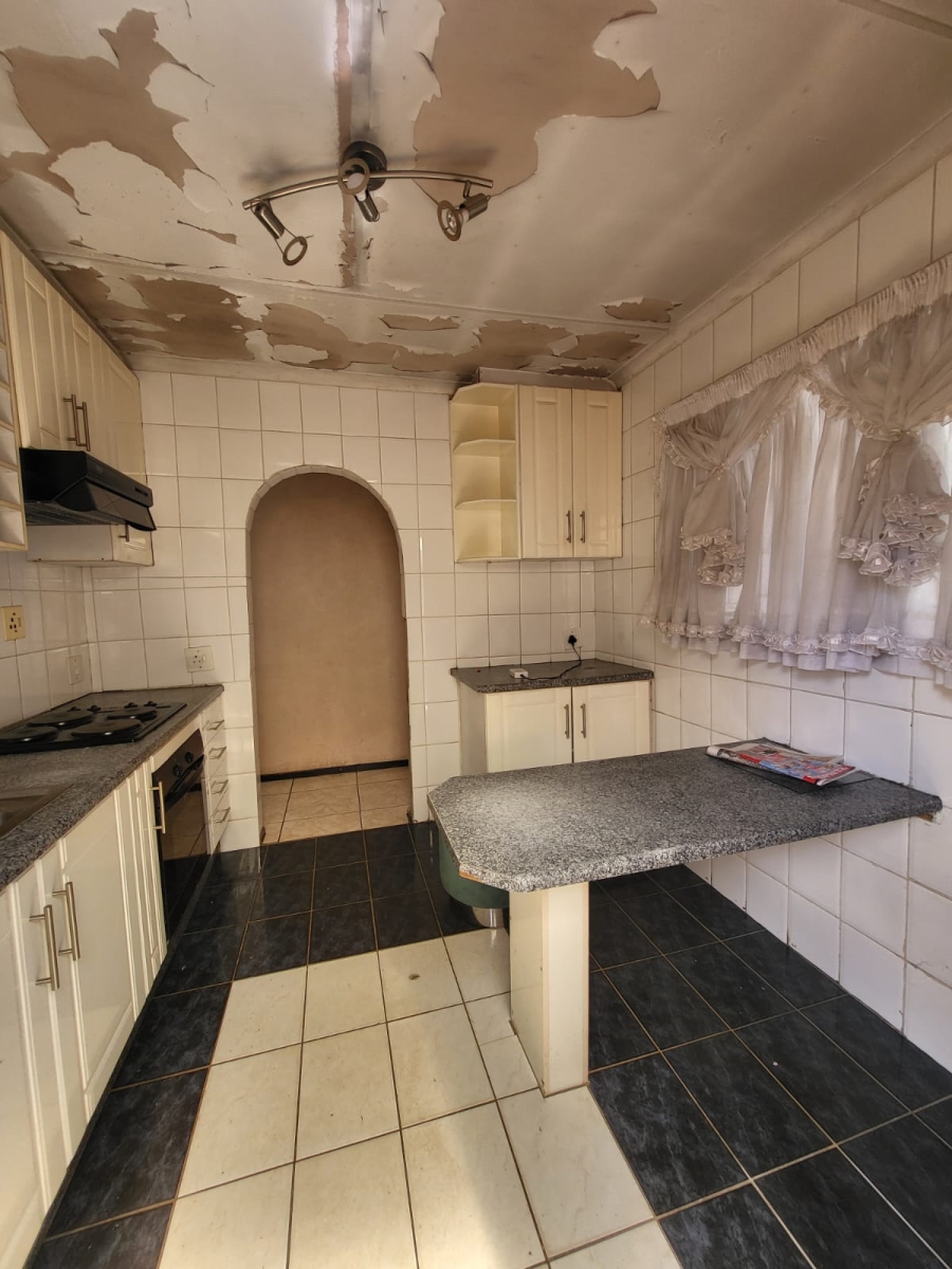 3 Bedroom Property for Sale in Protea North Gauteng