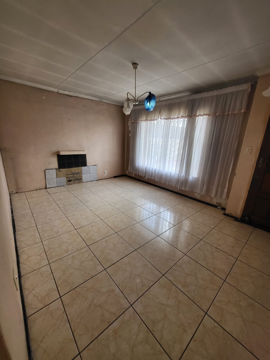 3 Bedroom Property for Sale in Protea North Gauteng