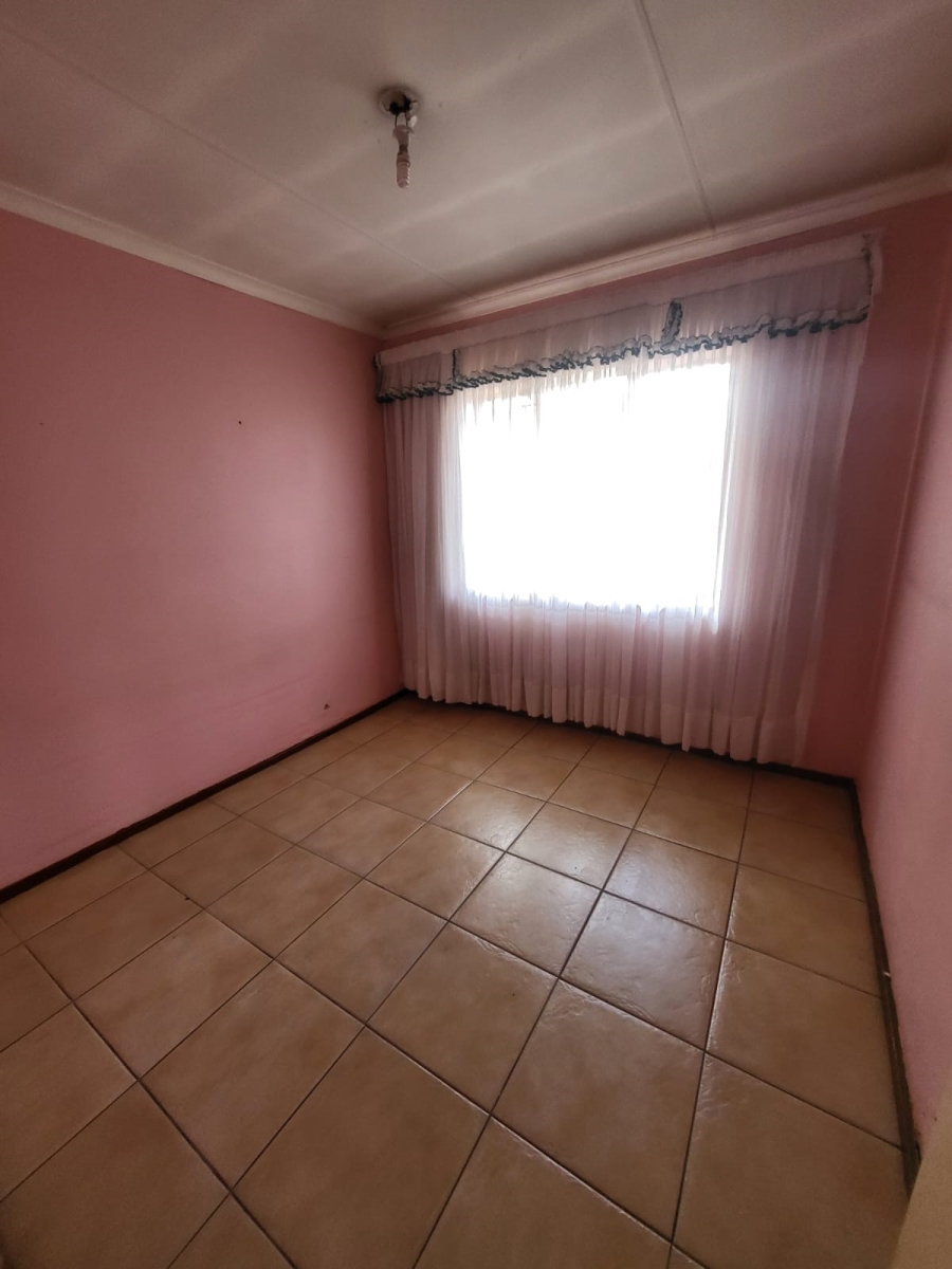 3 Bedroom Property for Sale in Protea North Gauteng