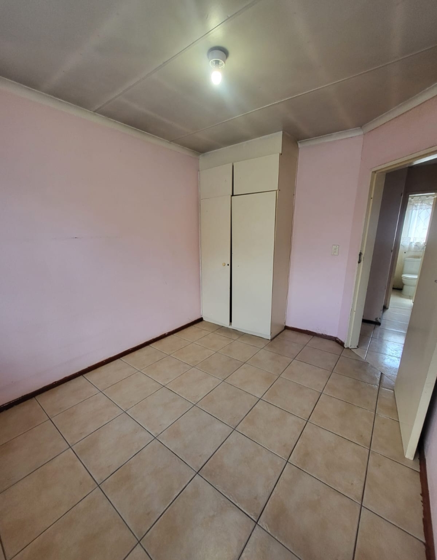 3 Bedroom Property for Sale in Protea North Gauteng