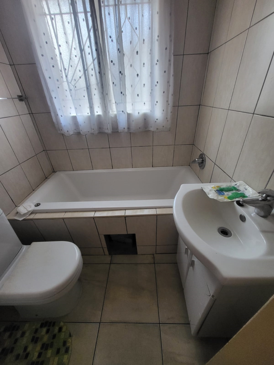 3 Bedroom Property for Sale in Protea North Gauteng