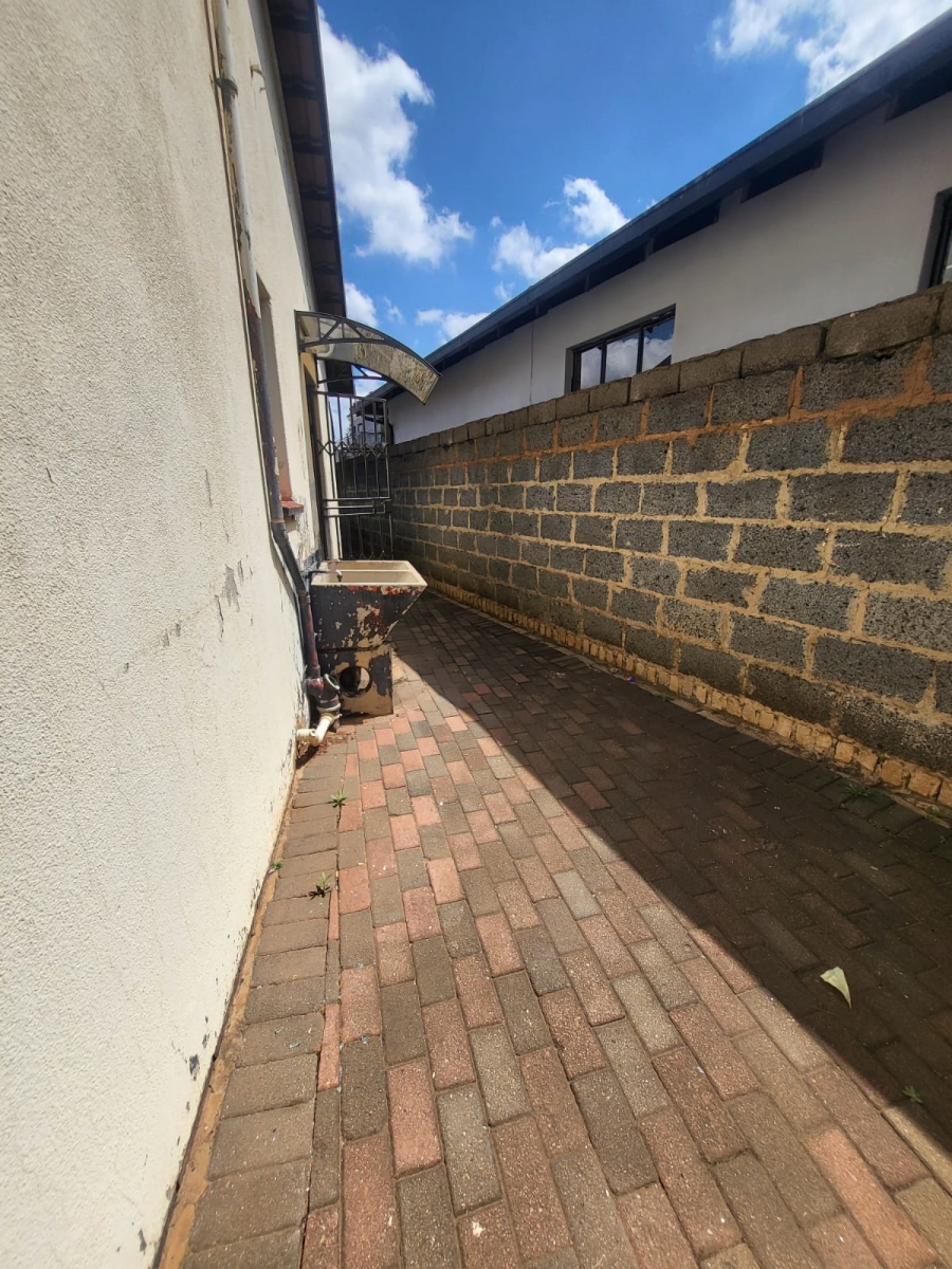 3 Bedroom Property for Sale in Protea North Gauteng