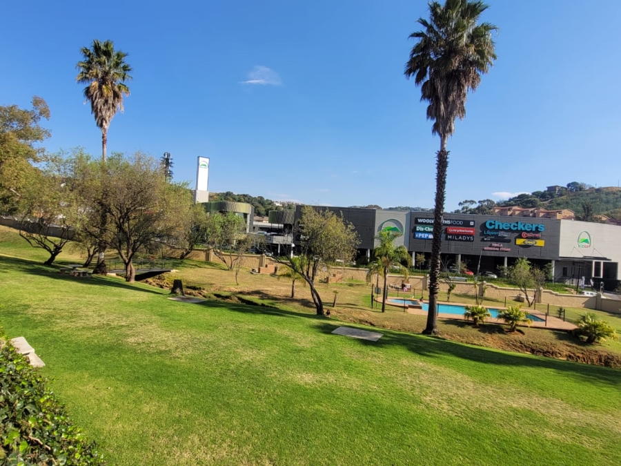 2 Bedroom Property for Sale in Helderkruin Gauteng
