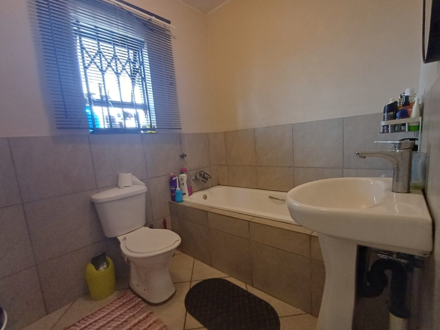 2 Bedroom Property for Sale in Witpoortjie Gauteng