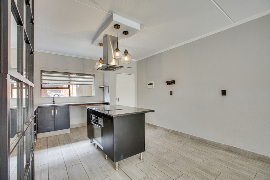 2 Bedroom Property for Sale in Sunninghill Gauteng