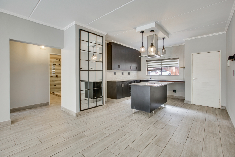 2 Bedroom Property for Sale in Sunninghill Gauteng