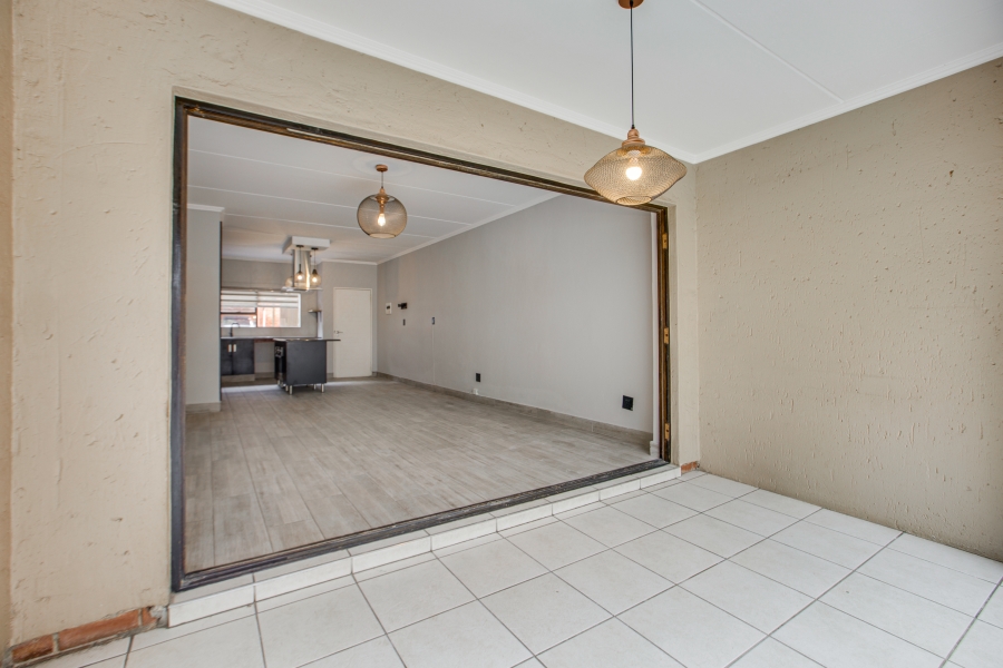 2 Bedroom Property for Sale in Sunninghill Gauteng