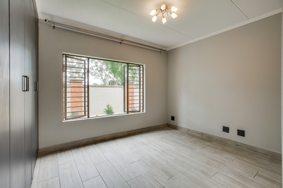 2 Bedroom Property for Sale in Sunninghill Gauteng