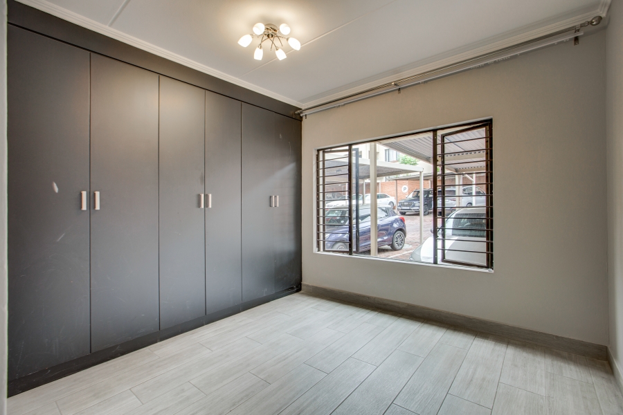 2 Bedroom Property for Sale in Sunninghill Gauteng