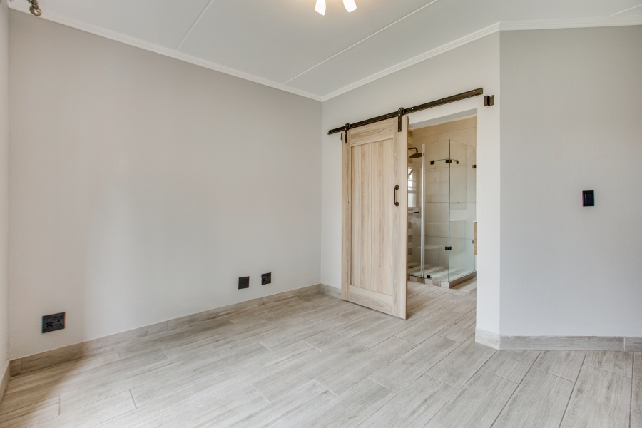 2 Bedroom Property for Sale in Sunninghill Gauteng