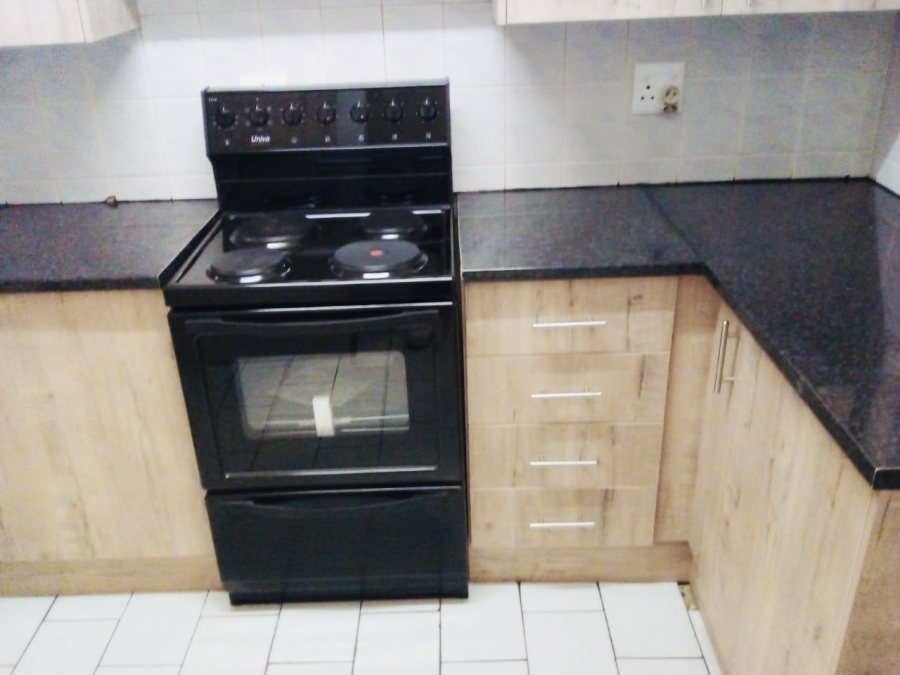 To Let 2 Bedroom Property for Rent in Vorna Valley Gauteng