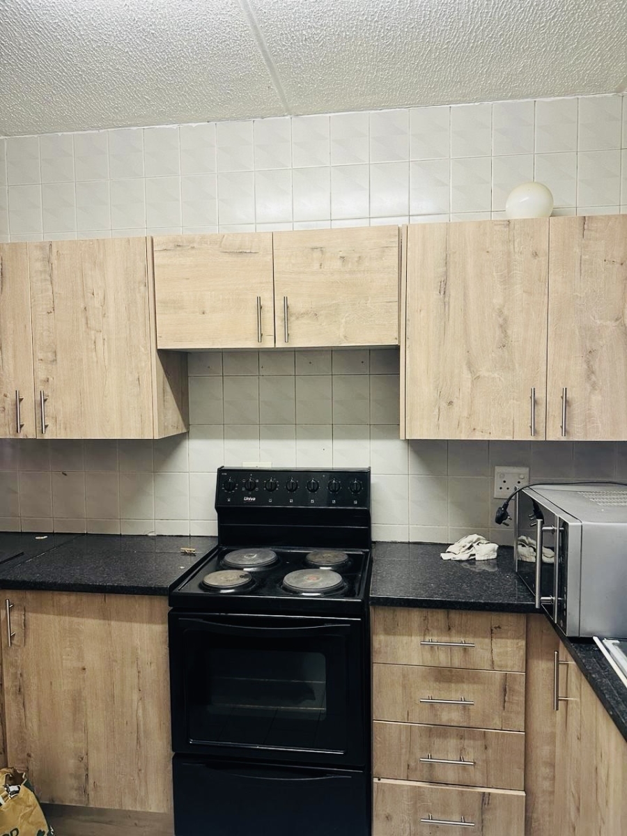 To Let 2 Bedroom Property for Rent in Vorna Valley Gauteng