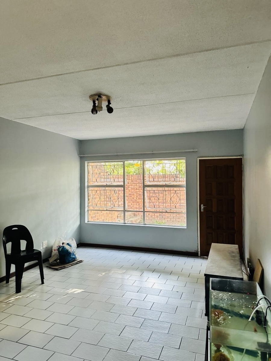 To Let 2 Bedroom Property for Rent in Vorna Valley Gauteng