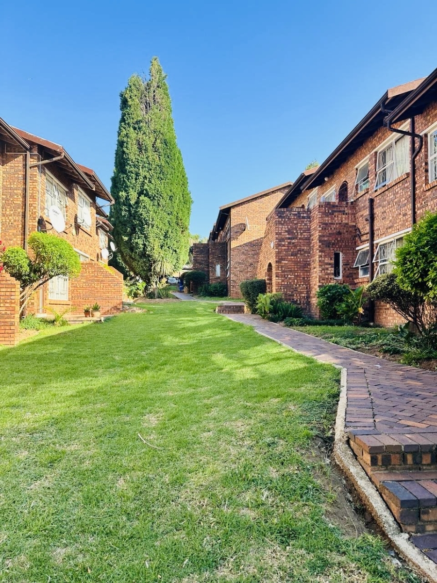 To Let 2 Bedroom Property for Rent in Vorna Valley Gauteng