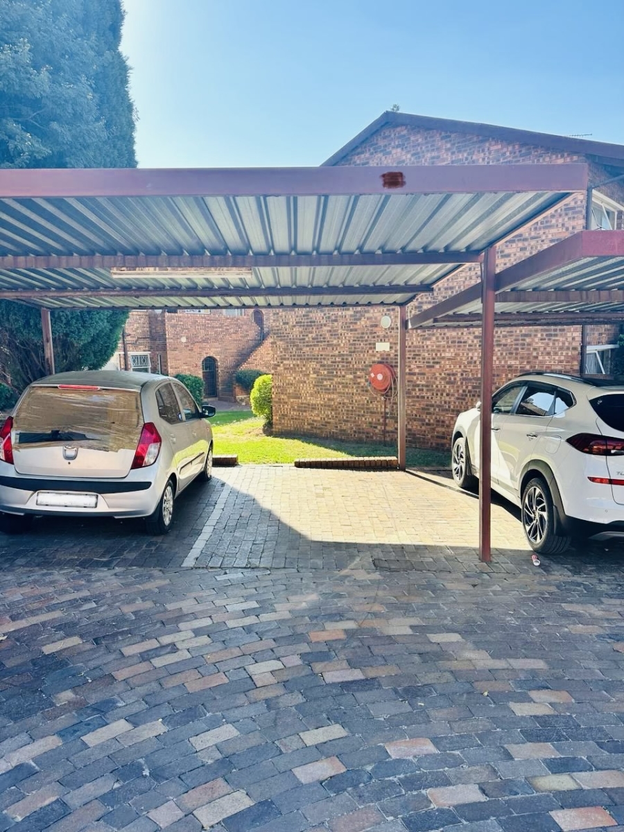 To Let 2 Bedroom Property for Rent in Vorna Valley Gauteng