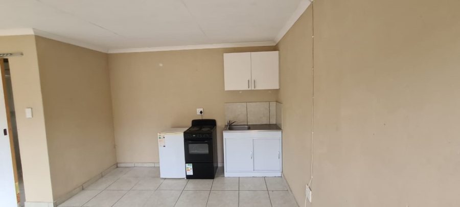 To Let 1 Bedroom Property for Rent in Crystal Park Gauteng