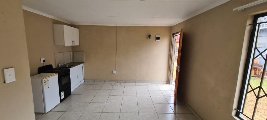 To Let 1 Bedroom Property for Rent in Crystal Park Gauteng