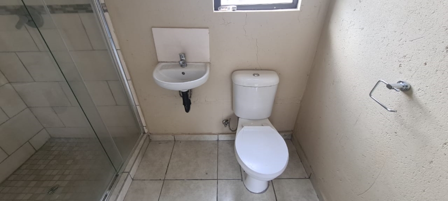 To Let 1 Bedroom Property for Rent in Crystal Park Gauteng