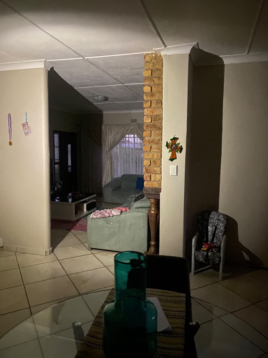 To Let 2 Bedroom Property for Rent in Eastleigh Ridge Gauteng